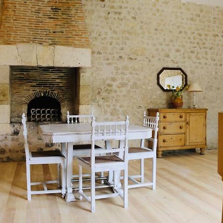 As Seen On A New Life In The Sun - Beautiful 3 Bedroom Cottage With Shared Pool Montboyer Exterior foto