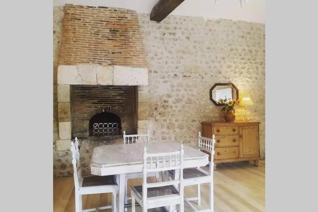 As Seen On A New Life In The Sun - Beautiful 3 Bedroom Cottage With Shared Pool Montboyer Exterior foto