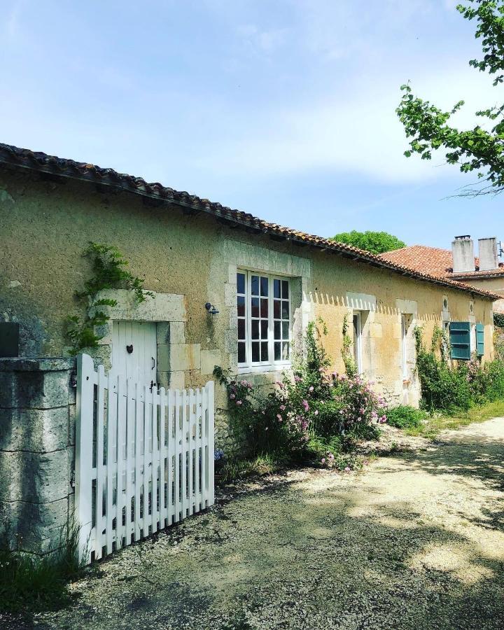 As Seen On A New Life In The Sun - Beautiful 3 Bedroom Cottage With Shared Pool Montboyer Exterior foto