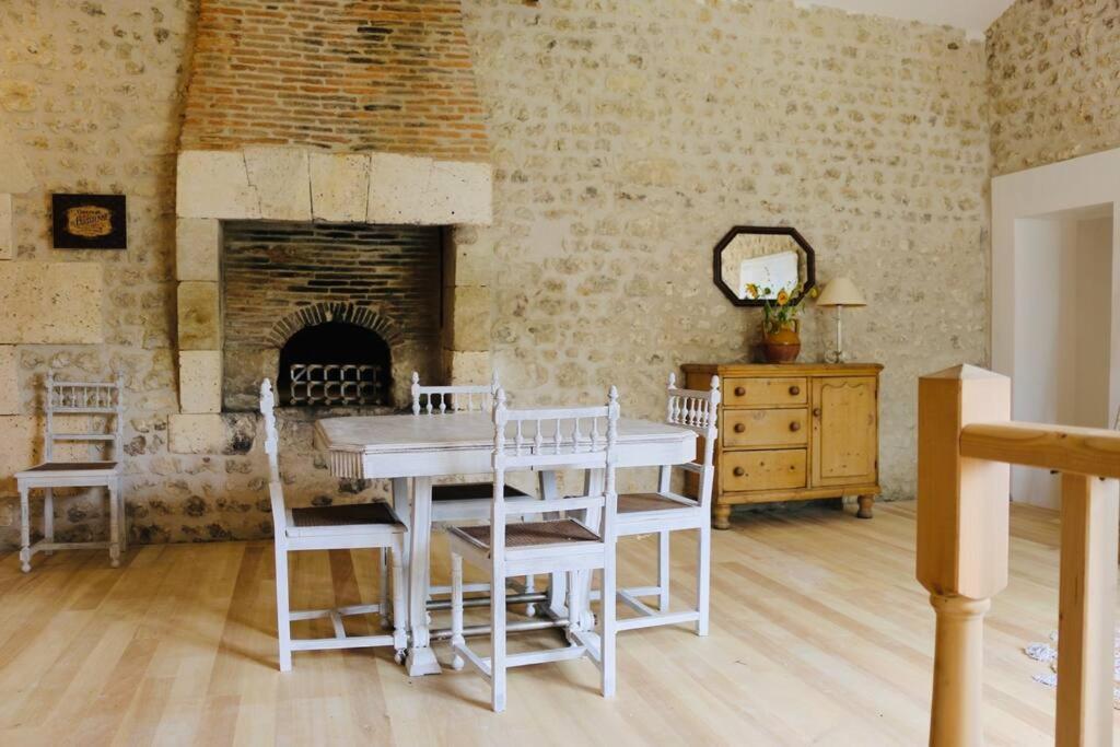 As Seen On A New Life In The Sun - Beautiful 3 Bedroom Cottage With Shared Pool Montboyer Exterior foto